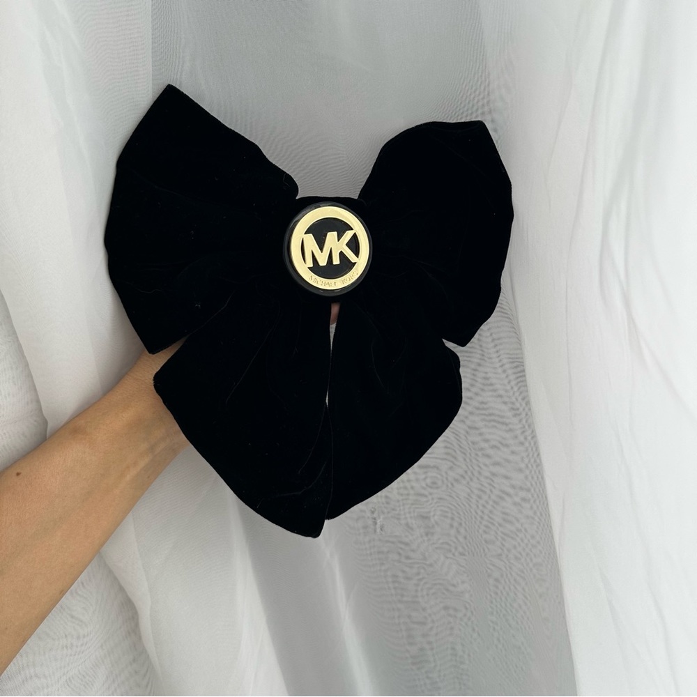 Black Velvet Bow Hair Clip - Picture 4 of 16